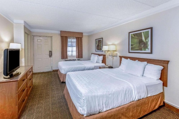 La Quinta Inn & Suites by Wyndham San Antonio I-35 N At Rittiman image 20